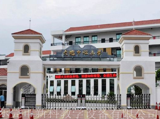 大鵬中心小學校門設(shè)計
