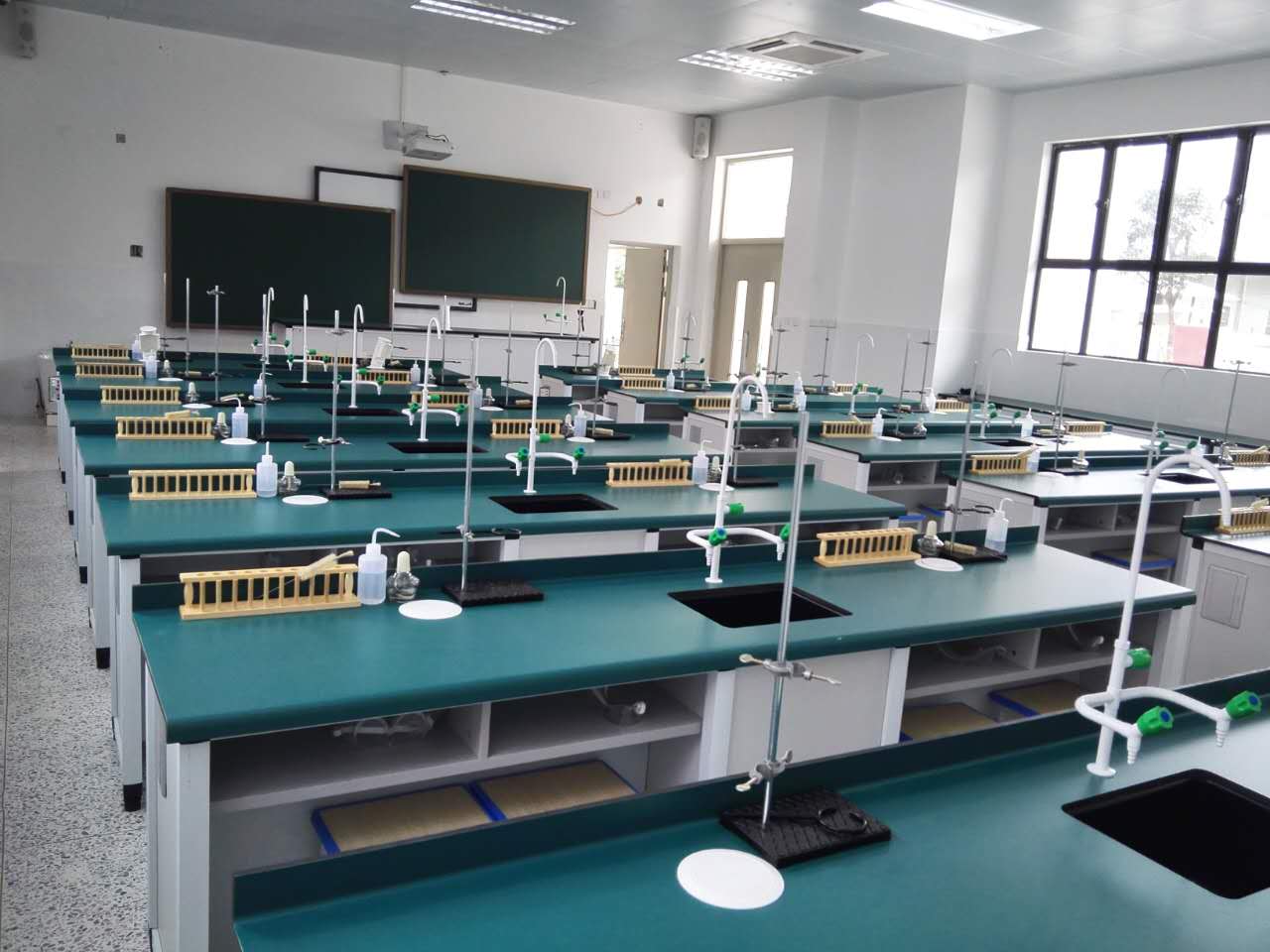 校園實驗室規(guī)范化管理 日常管理制度基本要求 校園實驗室規(guī)范化管理 日常管理制度基本要求