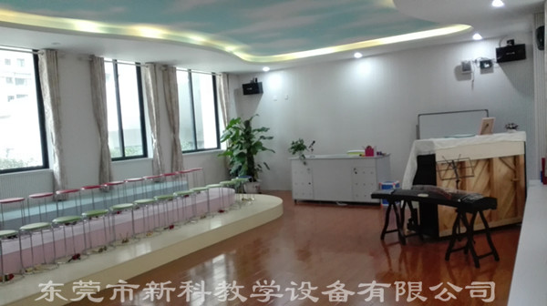 <a href='http://qmcku.cn/chanpin/58-1.html' target='1' style='font-size:18px; font-weight:bold; color:#000000;'>音樂(lè)功能室</a>