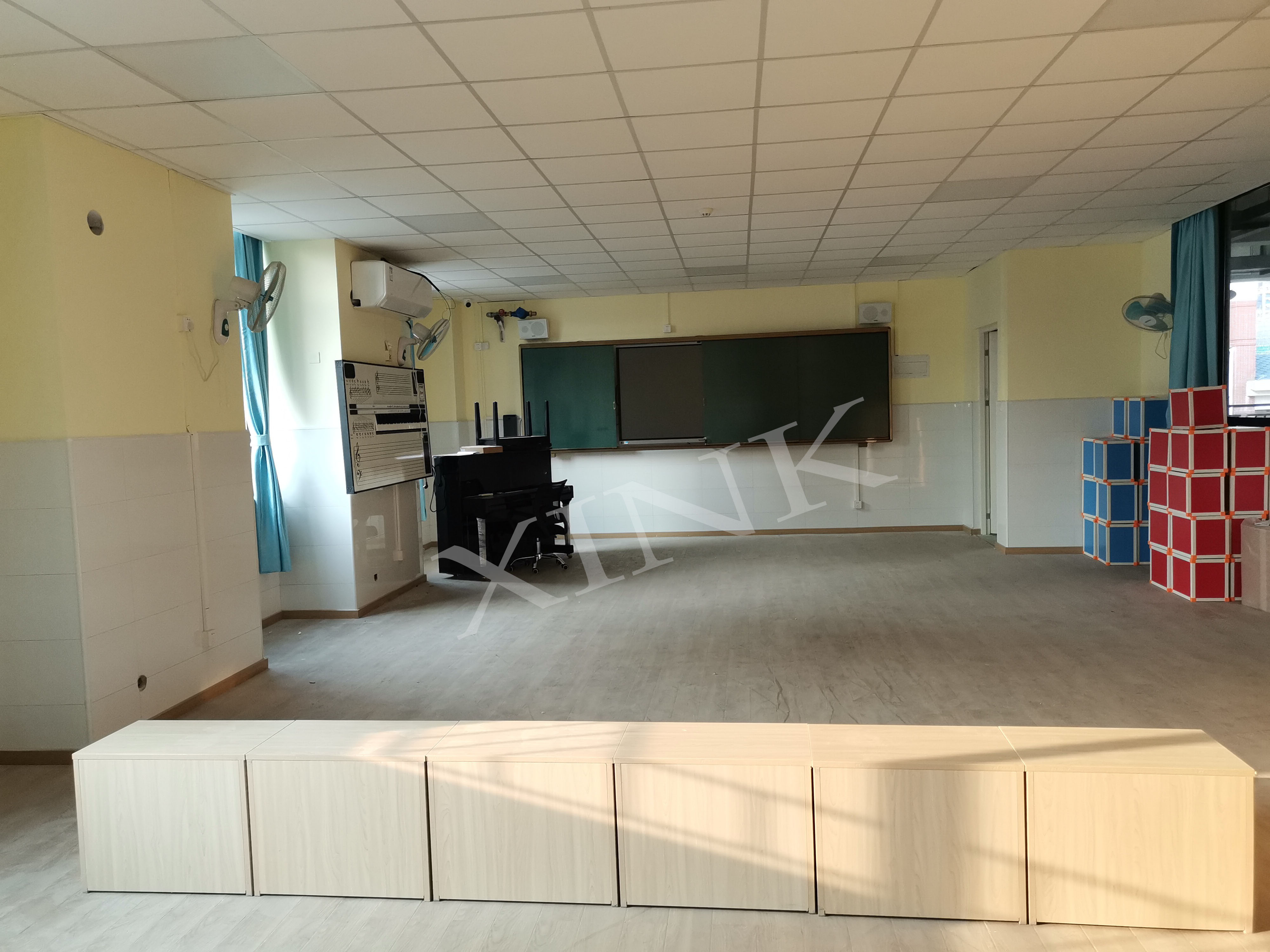 音樂<a href='http://qmcku.cn/chanpin/59-1.html' target='1' style='font-size:18px; font-weight:bold; color:#000000;'>舞蹈室</a>