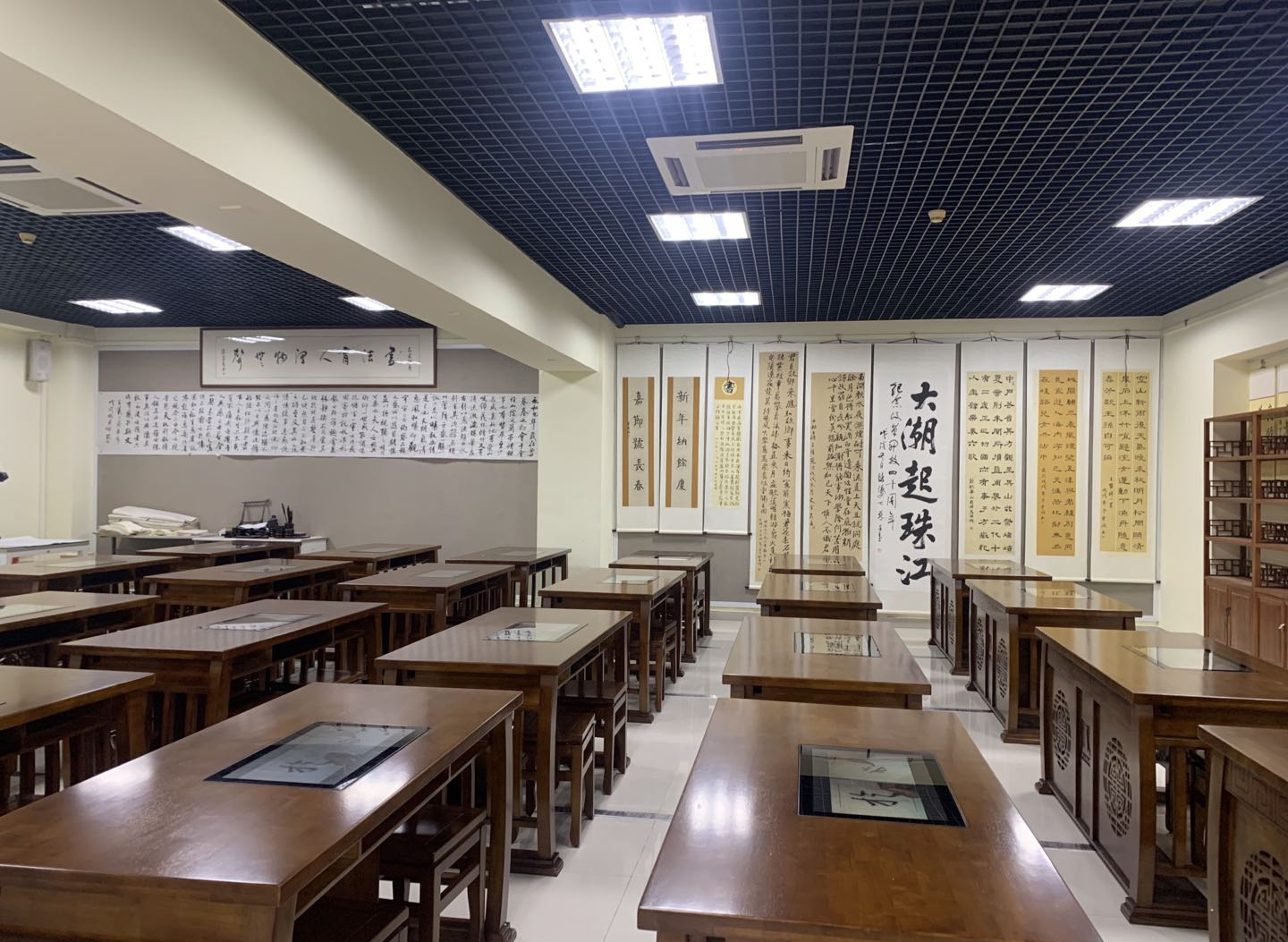 <a href='http://qmcku.cn/chanpin/57-1.html' target='1' style='font-size:18px; font-weight:bold; color:#000000;'>書法室</a>