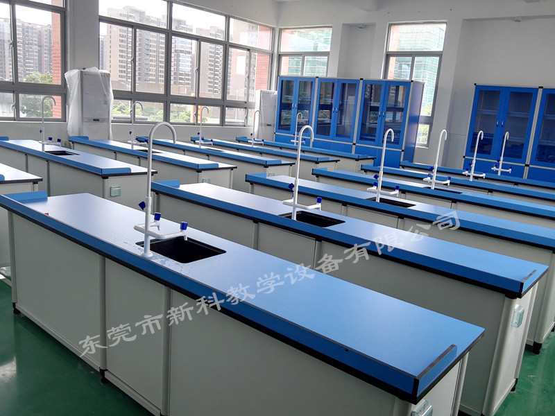 <a href='http://qmcku.cn/chanpin/53-1.html' target='1' style='font-size:18px; font-weight:bold; color:#000000;'>科學(xué)實驗室</a>廠家