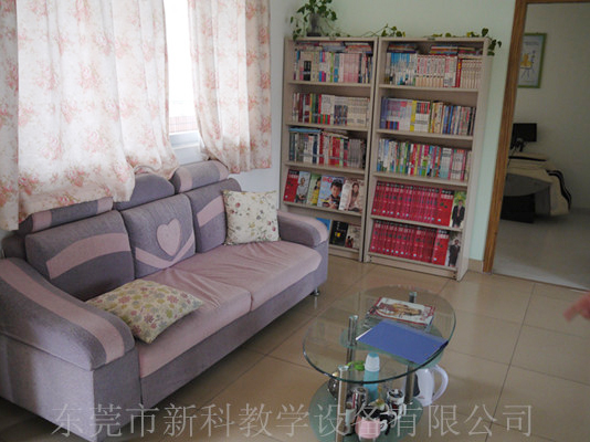 學校<a href='http://qmcku.cn' target='1' style='font-size:14px; font-weight:bold; color:#0080ff;'>心理咨詢室</a>