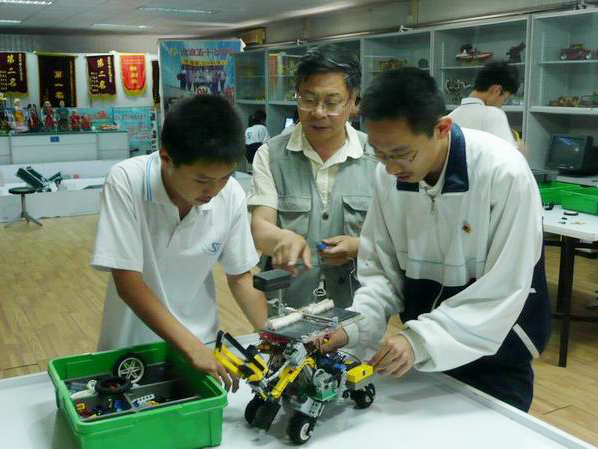 <a href='http://qmcku.cn/chanpin/60-1.html' target='1' style='font-size:18px; font-weight:bold; color:#000000;'>機器人功能室</a>