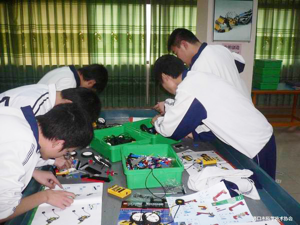 <a href='http://qmcku.cn/chanpin/60-1.html' target='1' style='font-size:18px; font-weight:bold; color:#000000;'>機(jī)器人功能室</a>